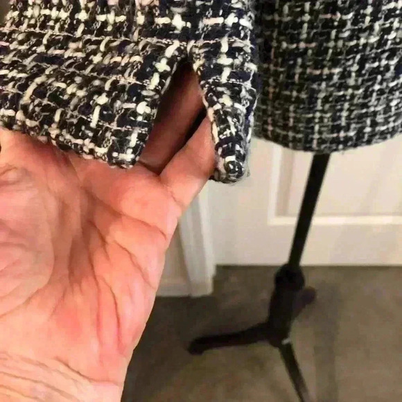 Jones New York size 6 Blue and White Tweed Jacket lined - Picture 5 of 6